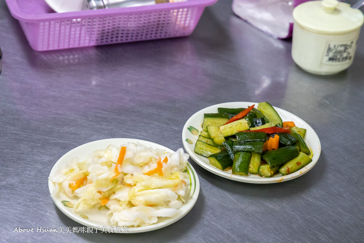 南投美食 賓哥臭豆腐 有人說這可是南投最好吃的臭豆腐 @About Hsuan美美媽咪親子美食旅遊