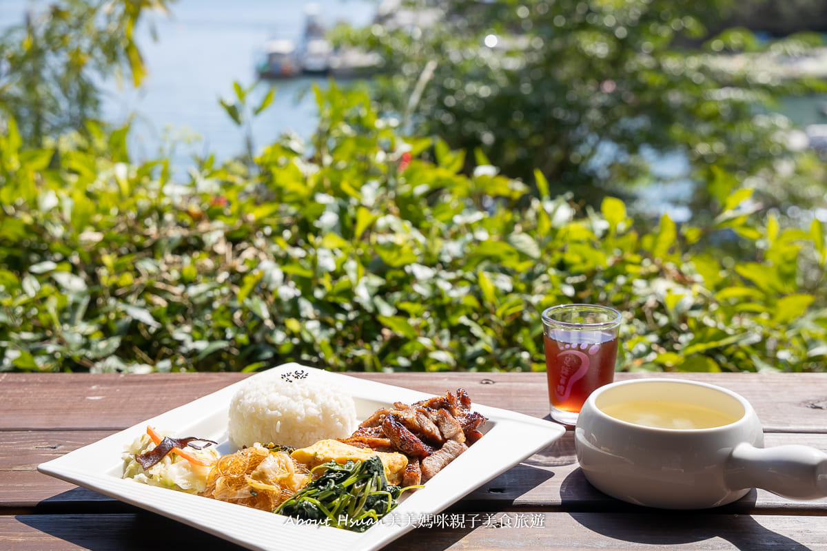 台東成功美食 足跡再現 這美食餐廳一定要來 大海旁邊吃飯太療癒 建議事先預約腳底按摩唷! @About Hsuan美美媽咪親子美食旅遊